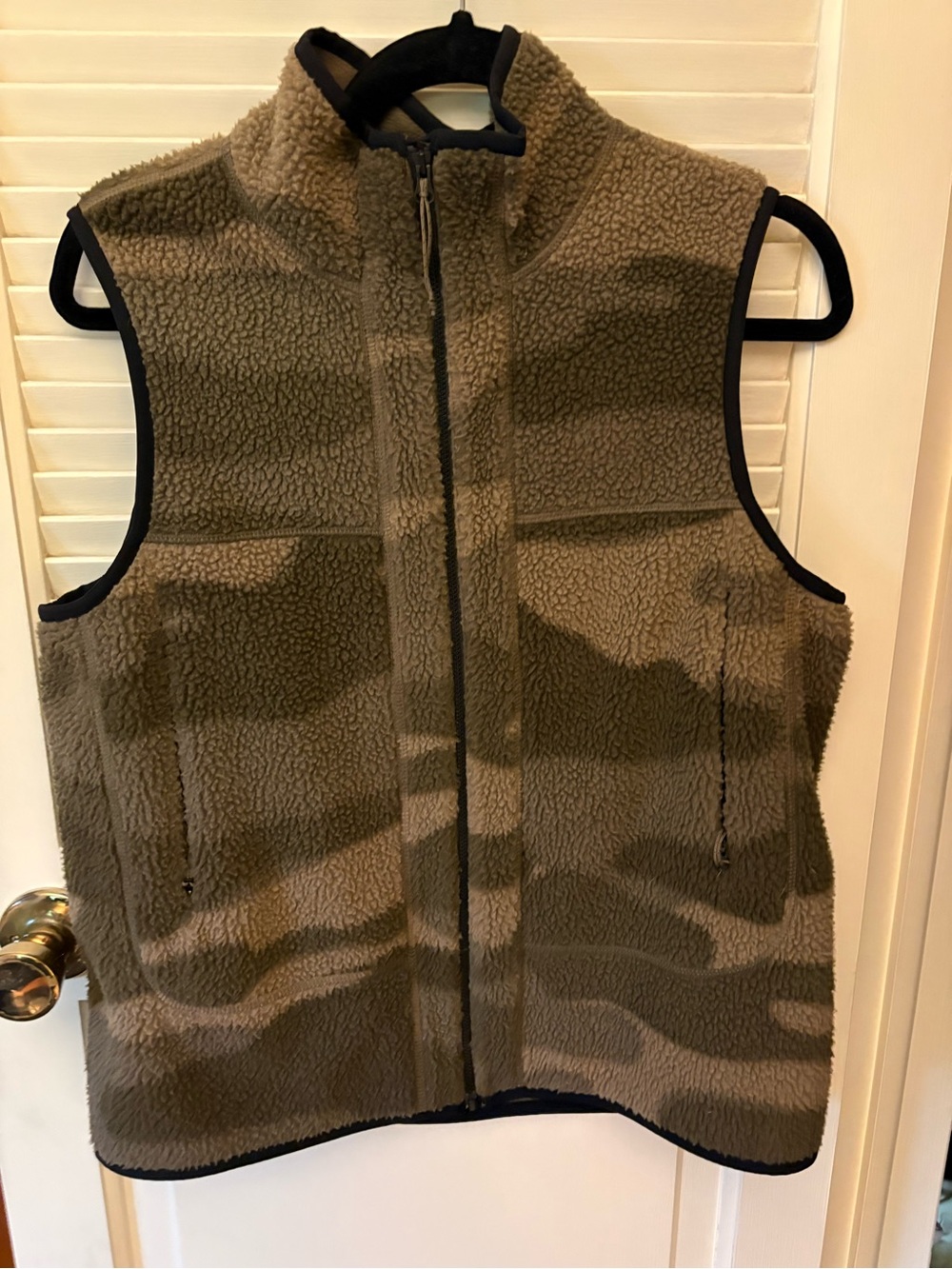 Olive green camo fleece vest size M excellent condition!